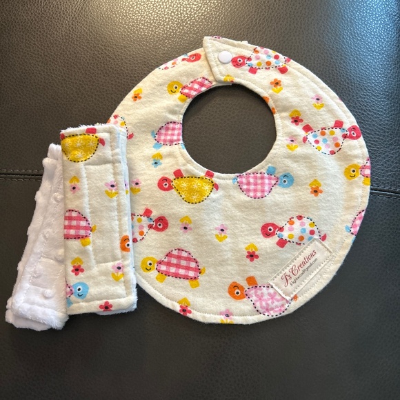 BIB & STROLLER STRAP COVERS Flannel Gift Set - Picture 3 of 4